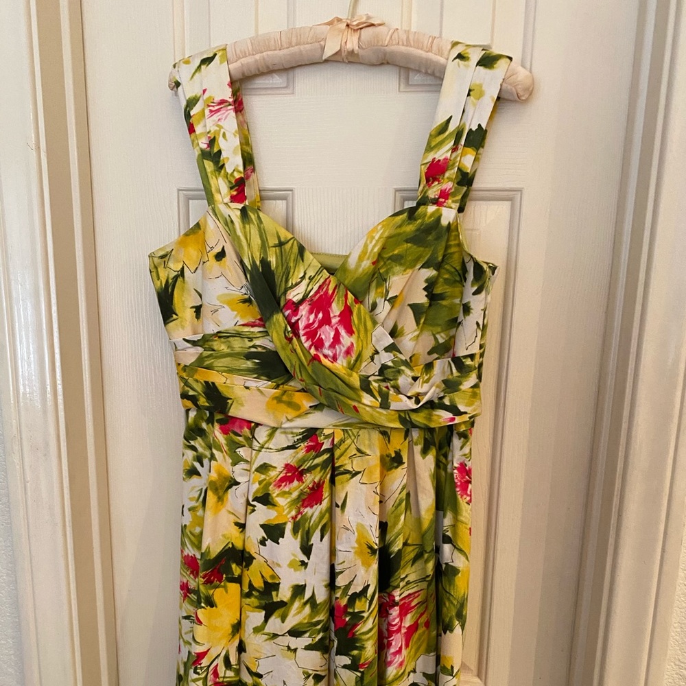 Beautiful Floral print sun dress size 10 NWT
